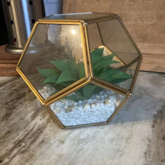 Room decor - Picture 2 of 4